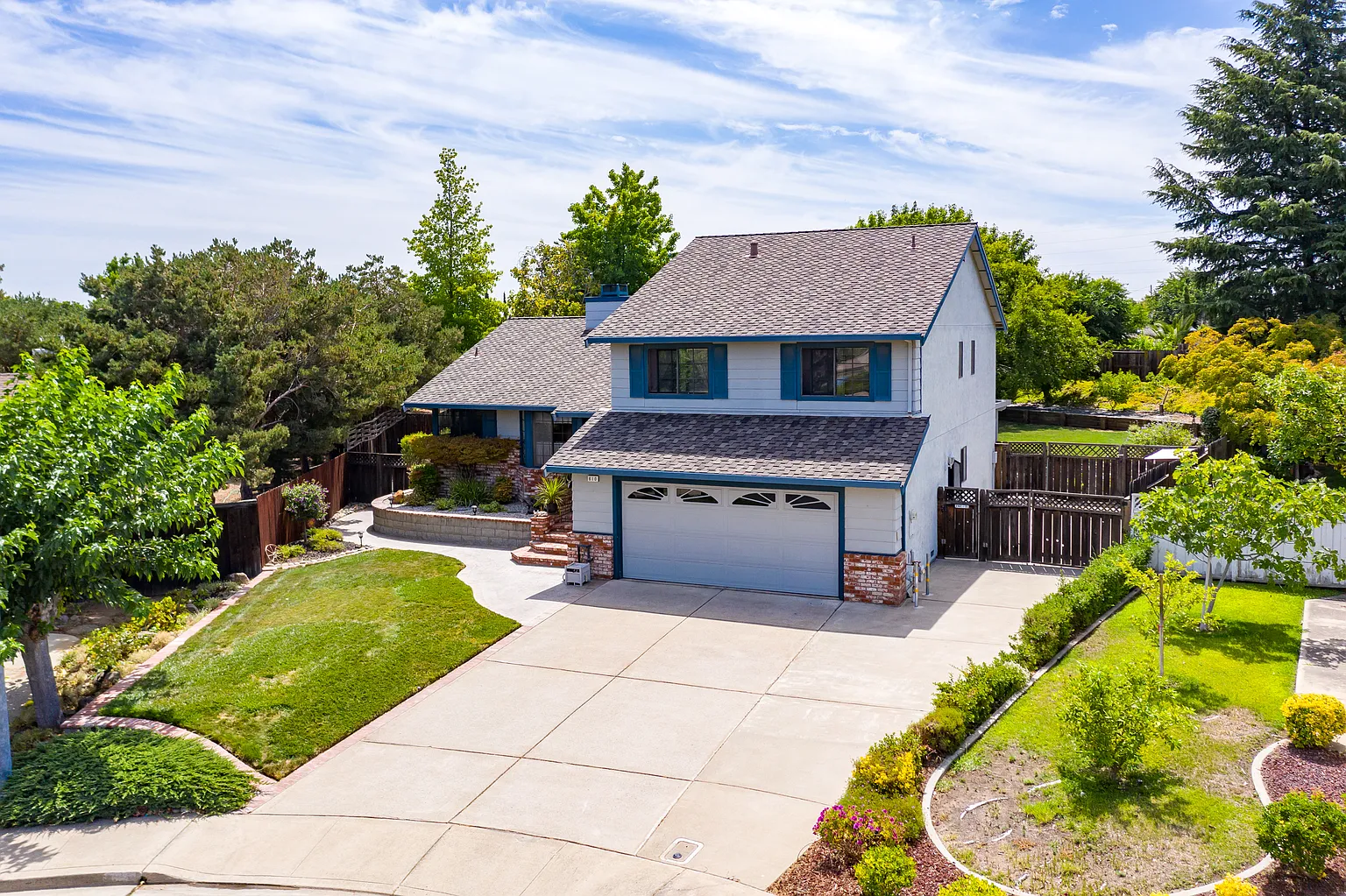 610 Woodbury Pl photo 1