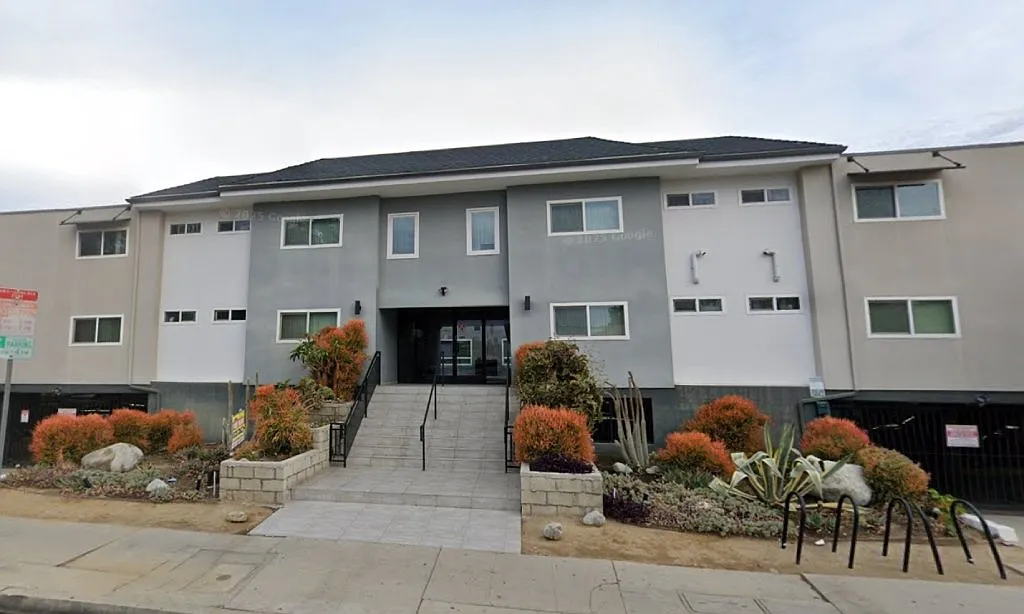 14153 Victory Blvd. — Photo 1