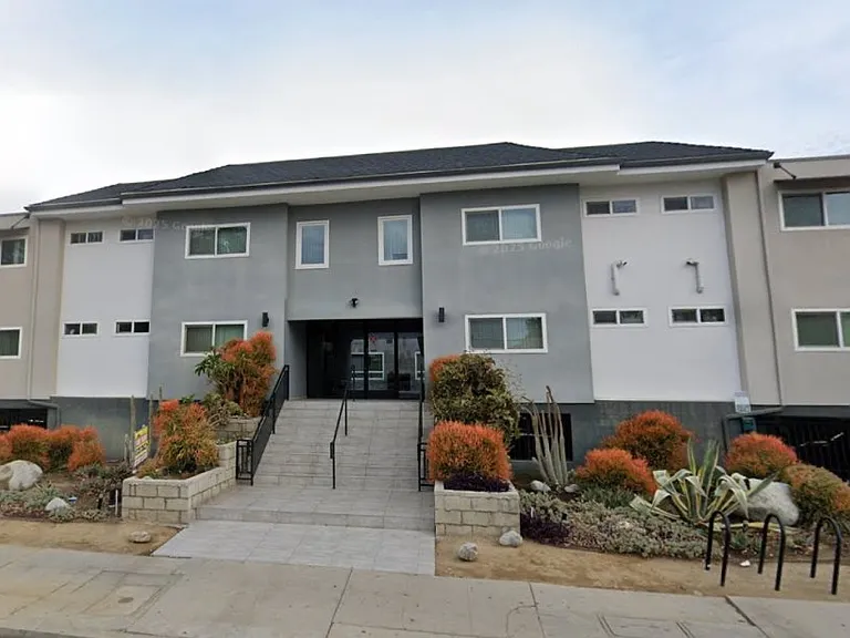 14153 Victory Blvd. — Photo 1