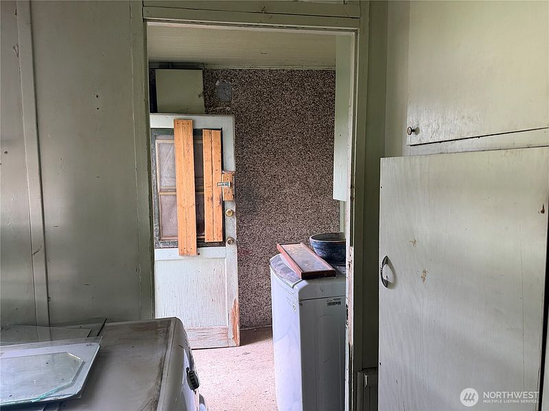 5th image of 212 ASH Street S