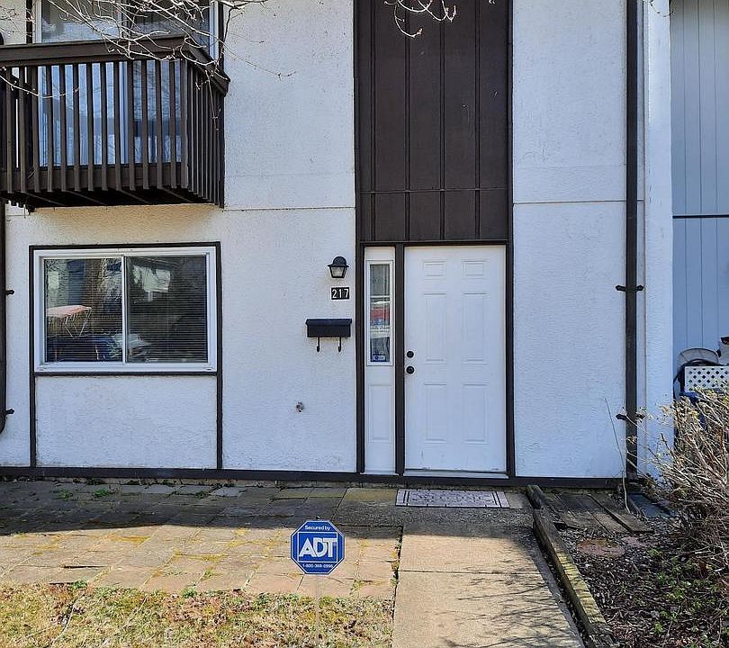 1st image of 217 Sugarland Run Dr