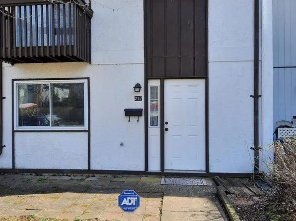 217 Sugarland Run Dr, Sterling, VA 20164