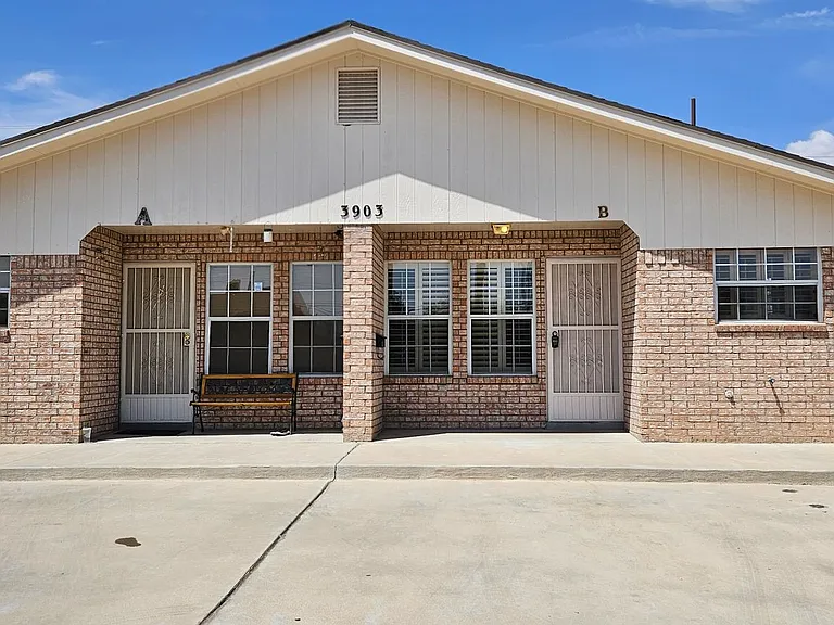 3903 Van Buren Ave — Photo 2