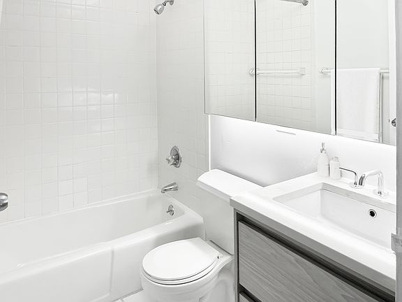 5th image of 154 E 29th St #1508