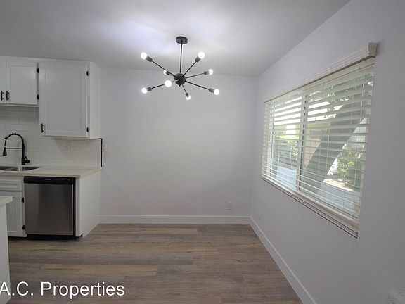 4th image of 6115 Whitsett Ave #211