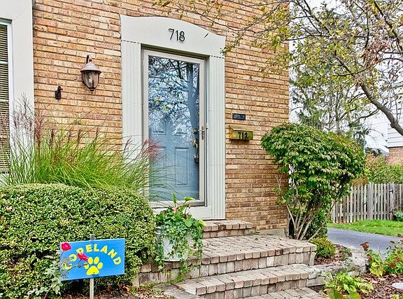 2nd image of 718 E Lincoln Ave