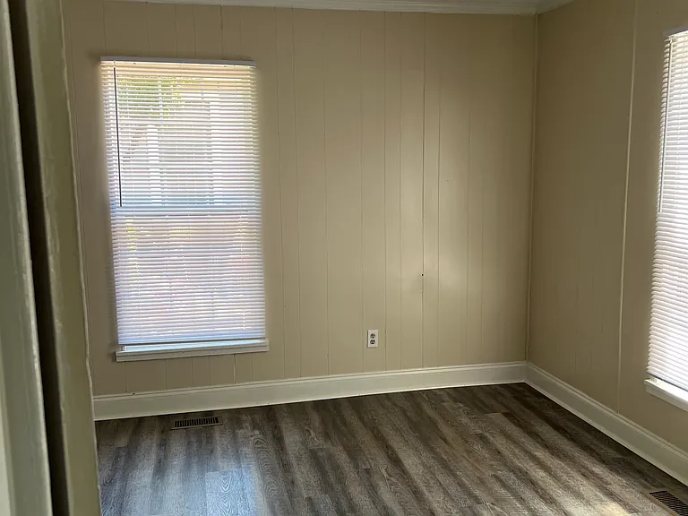 380 Sharpe St — Photo 7
