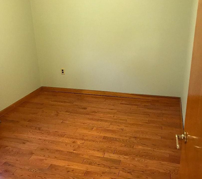 2nd image of 352 Parkinson Ave