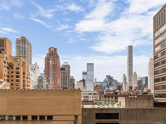 3rd image of 931 Lexington Ave #11L