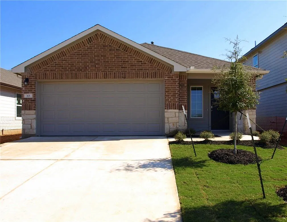 3 bed, 2.0 bath, 1499 sqft, $2,100 — Photo 1