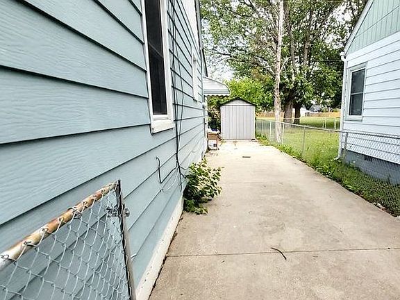 3rd image of 1660 Central Ave