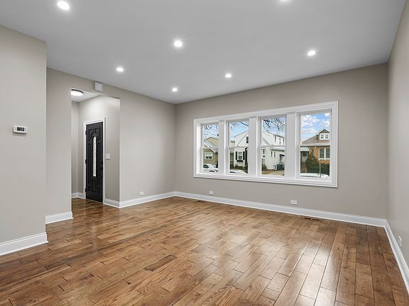 4th image of 2304 N 76th Ct