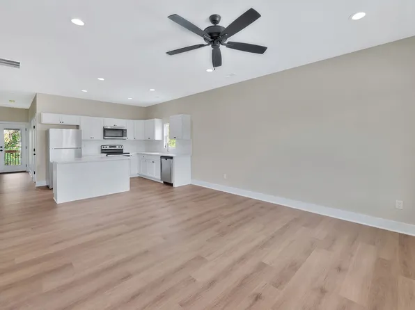 325 Turnpike Rd, Andover, KS