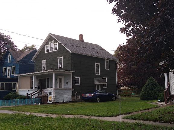 3rd image of 8 Madison St
