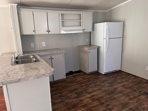 3rd image of 312 Sunshine Dr