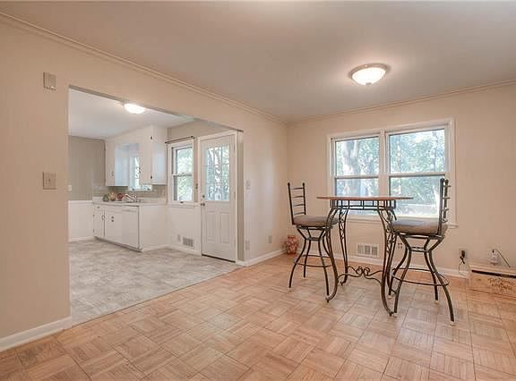 3rd image of 8704 Rainbow Ln