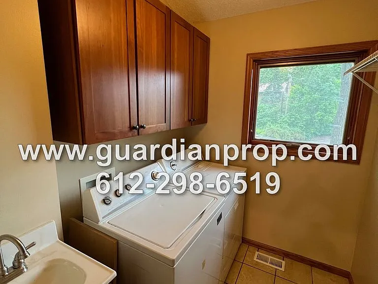 1158 Summit Ave — Photo 17
