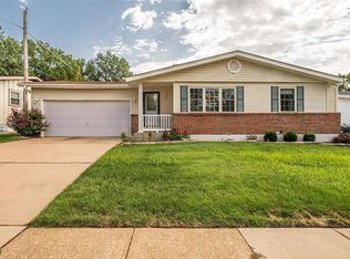 716 Whitewillow Ln, Ballwin, MO 63021