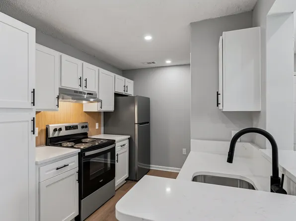 The Pointe @ Apex Apartments