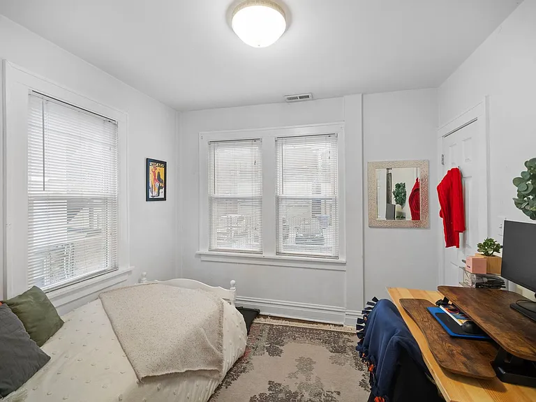 2642 N Marshfield Ave — Photo 48