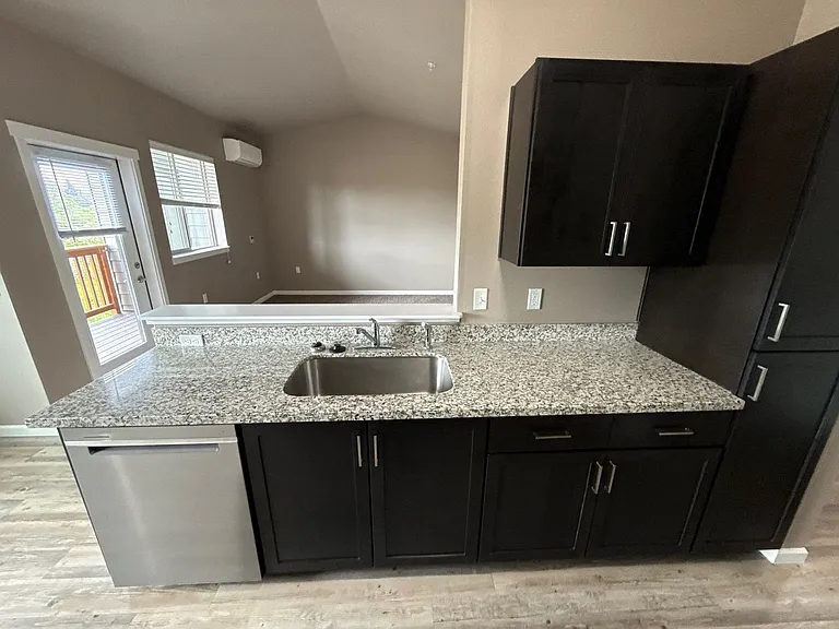 Hawthorne Place Apartments — Photo 10
