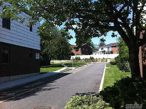 4th image of 7147 Park Dr E