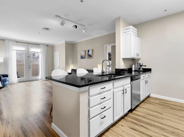 1000 Providence Pl APT 106, Providence, RI 02903