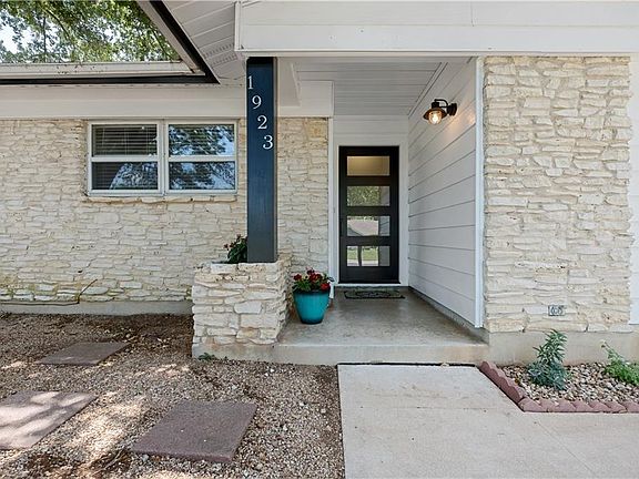 3rd image of 1923 Cannonwood Ln