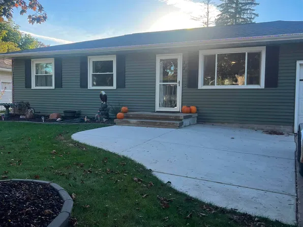 1120 E Cir W, Beaver Dam, WI 53916