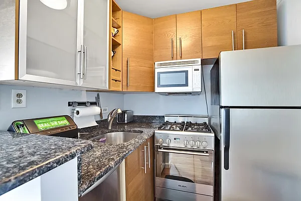 Sold by HomeDax Real Estate | media 9