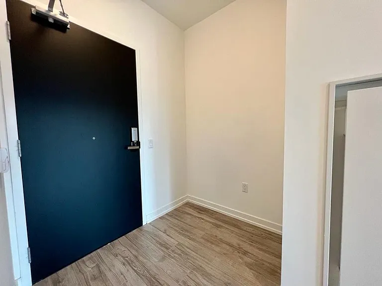 75 Shuter St #2015 — Photo 28