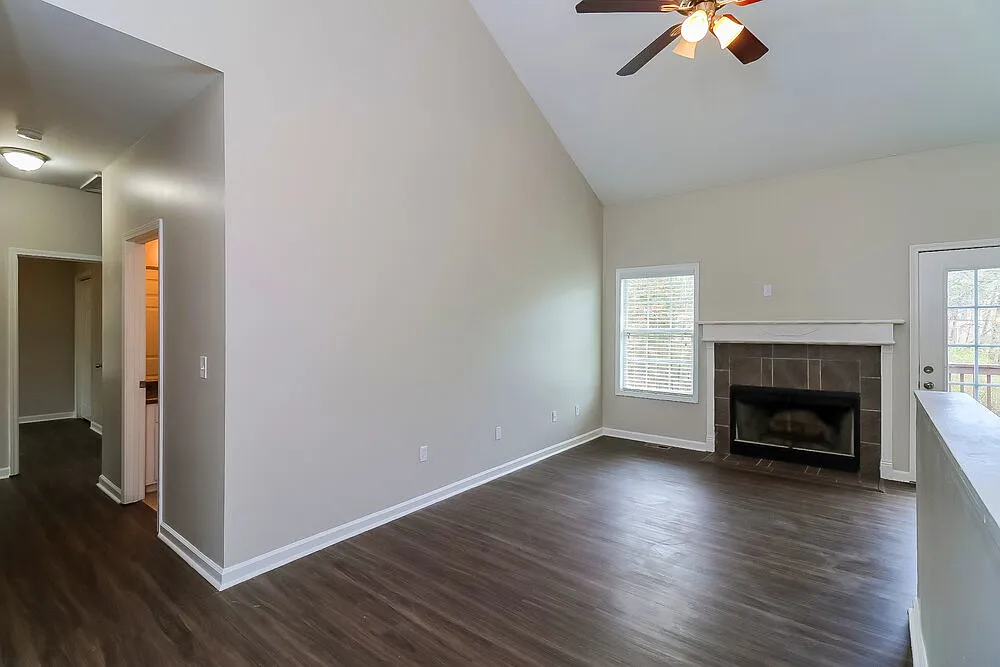 3 bed, 2.0 bath, 2064 sqft, $1,985 — Photo 4