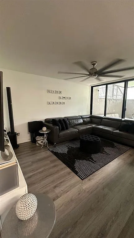 3 bed, 1360 sqft, $3,500 — Photo 4