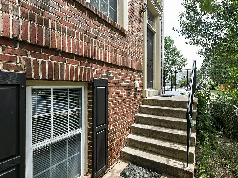 13100 Watchwood Ln — Photo 32