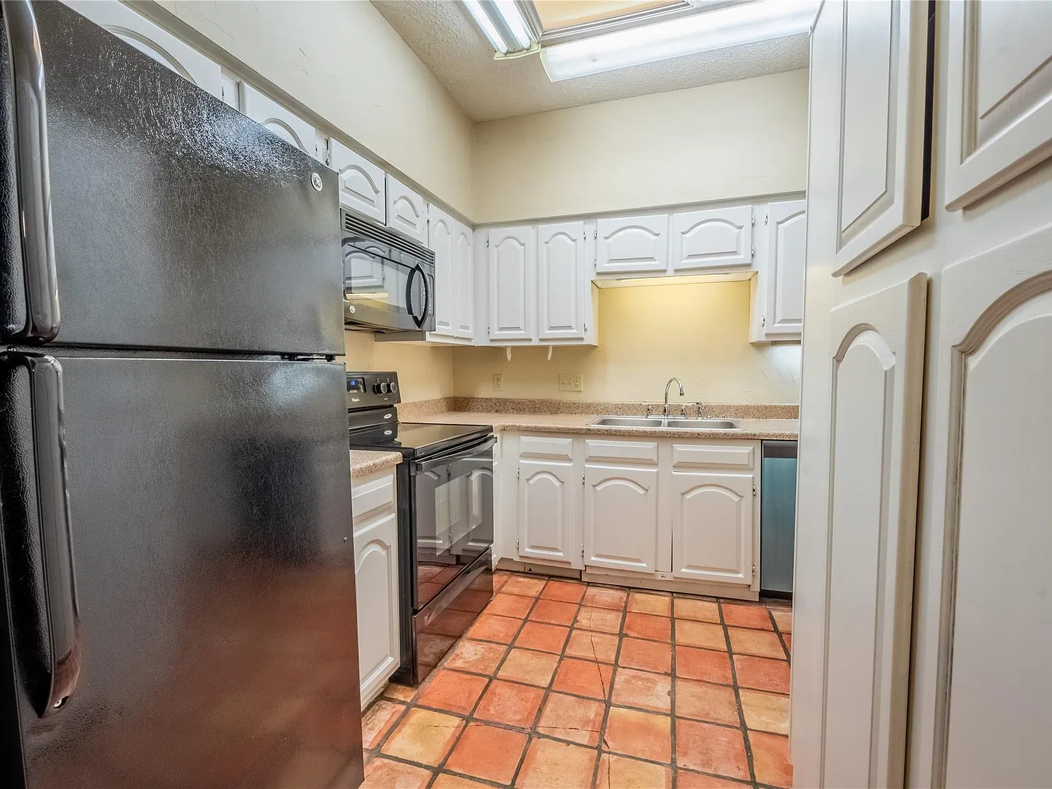 2 bed, 2.0 bath, 930 sqft, $1,900 — Photo 4