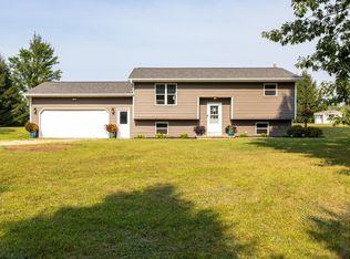 N2275 Bean City Rd, New London, WI 54961