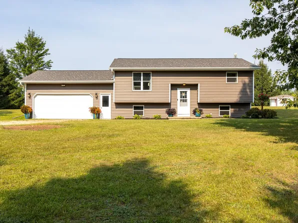 N2275 Bean City Rd, New London, WI 54961