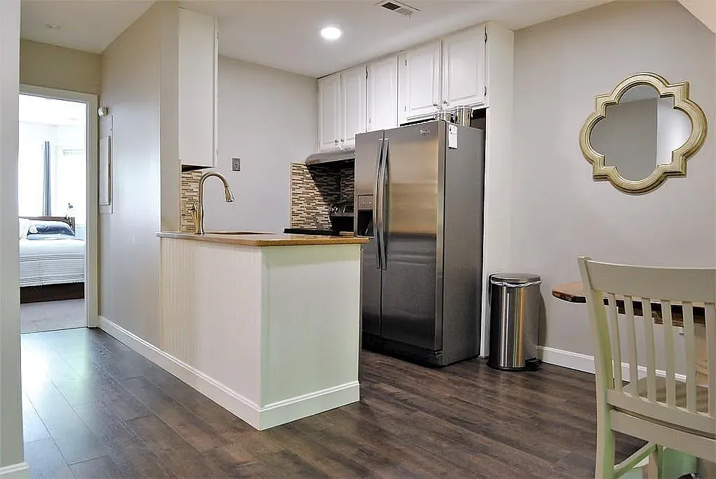 1 bed, 720 sqft, $2,300 — Photo 3