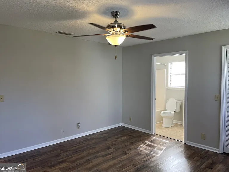403 Fairfield Ct — Photo 10