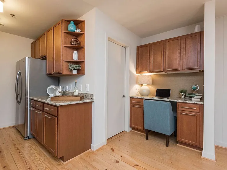 1200 Walnut St — Photo 3