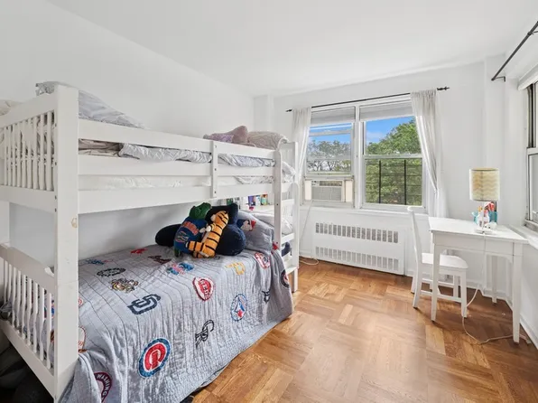 4525 Henry Hudson Parkway West image 8 of 10