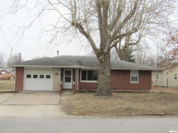 1027 S Adams St, Lewistown, IL 61542