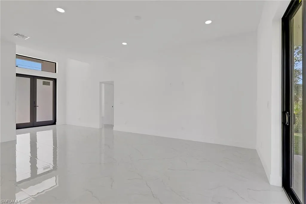 3 bed, 2.0 bath, 1630 sqft, $2,000 — Photo 4