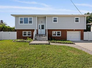 133 N Alleghany Ave, Lindenhurst, NY 11757