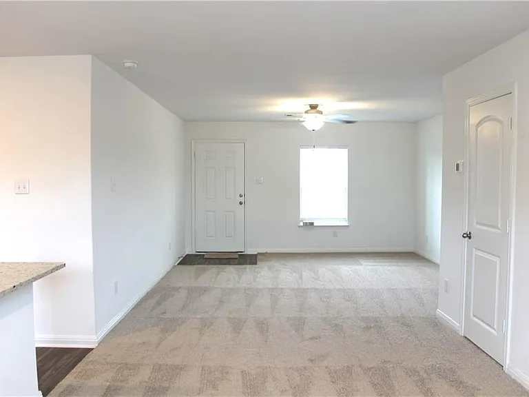 101 Maywood Ln — Photo 11
