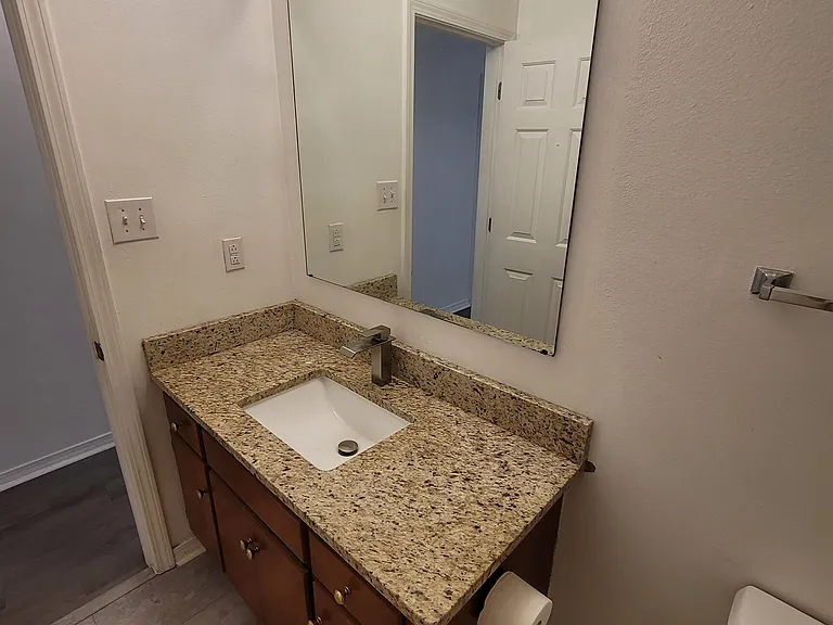 309 E Peachtree Ave — Photo 8