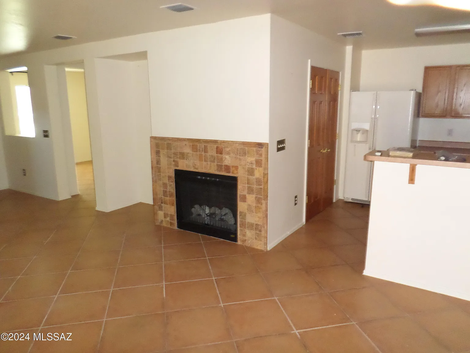 3 bed, 2.5 bath, 2042 sqft, $1,995 — Photo 4