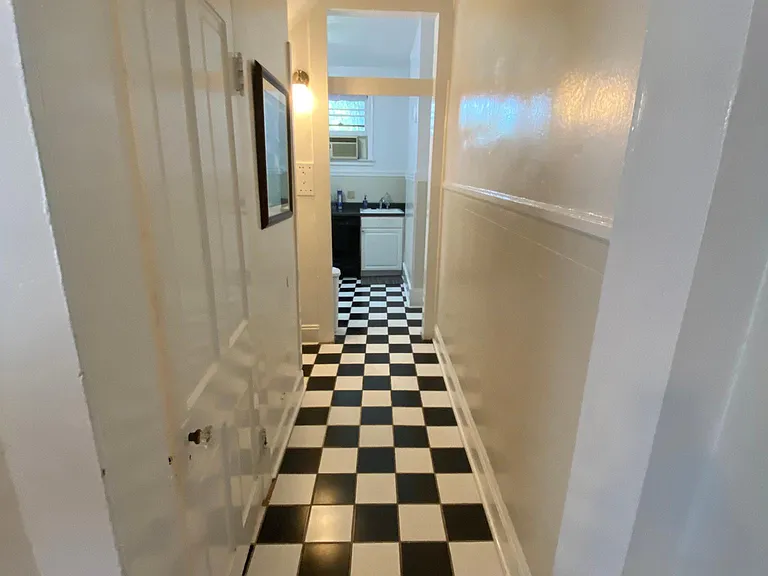 1015 Leontine St — Photo 7