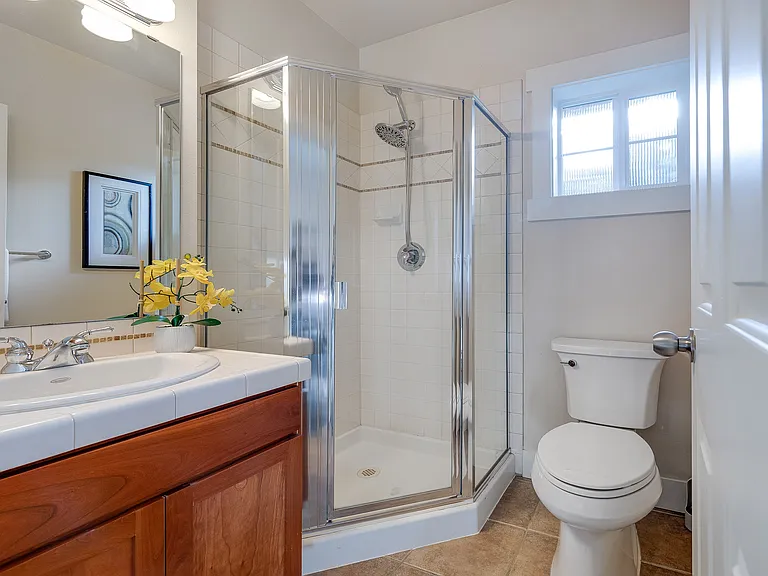 1022B Taylor Ave N — Photo 16