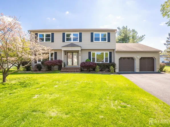 14 Dov Pl, Kendall Park, NJ 08824